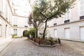 Artistic Place des Vosges Gallery - Image 9