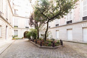 Artistic Place des Vosges Gallery - Image 9