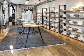 Superb Corner Boutique in Le Marais - Image 2