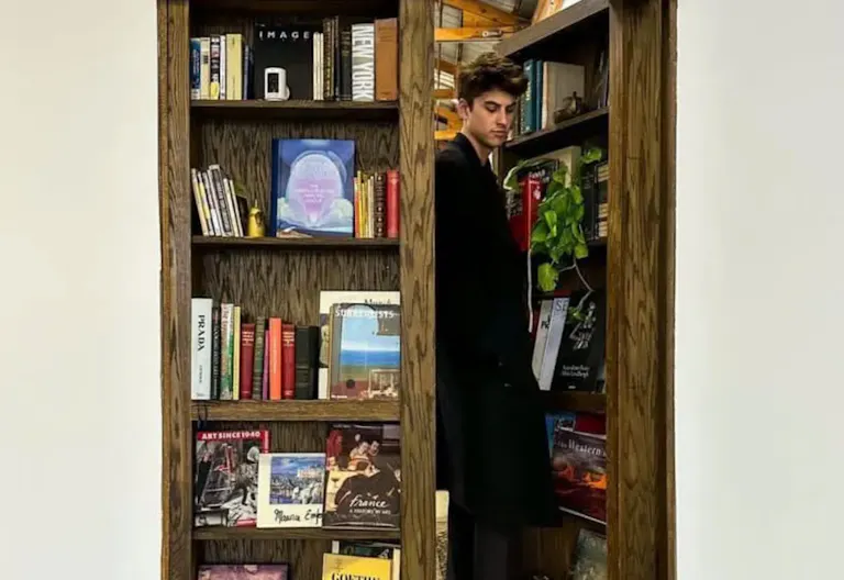 Gallery and Livingroom - Image 4