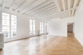 Showroom on Rue du Faubourg Saint-Honoré - Image 6