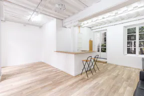 Amazing Art Gallery in Le Marais - Image 1