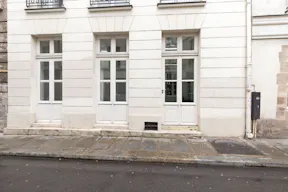 Amazing Art Gallery in Le Marais - Image 3