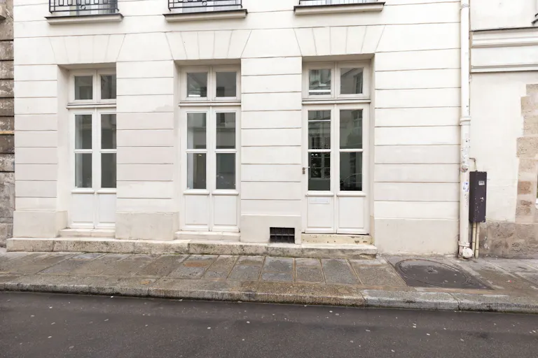 Amazing Art Gallery in Le Marais - Image 3