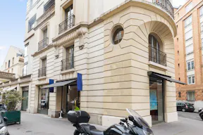 Triangle d'Or Retail Space - Image 5