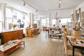 Characterful Île de La Cité Store - Image 0