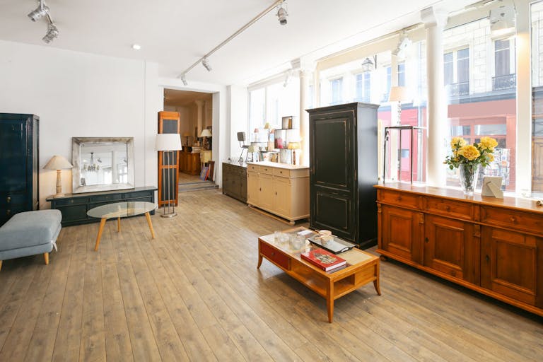 Characterful Île de La Cité Store - Image 1