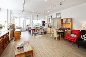 Characterful Île de La Cité Store - Image 2