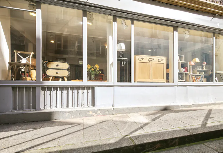 Characterful Île de La Cité Store - Image 3