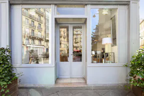 Characterful Île de La Cité Store - Image 4