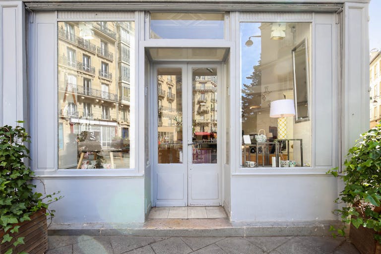 Characterful Île de La Cité Store - Image 4