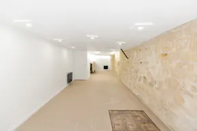 Cozy Paris 2nd Retail Space - Image 1