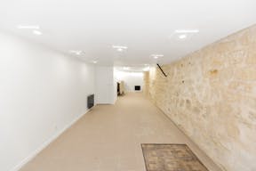 Cozy Paris 2nd Retail Space - Image 1