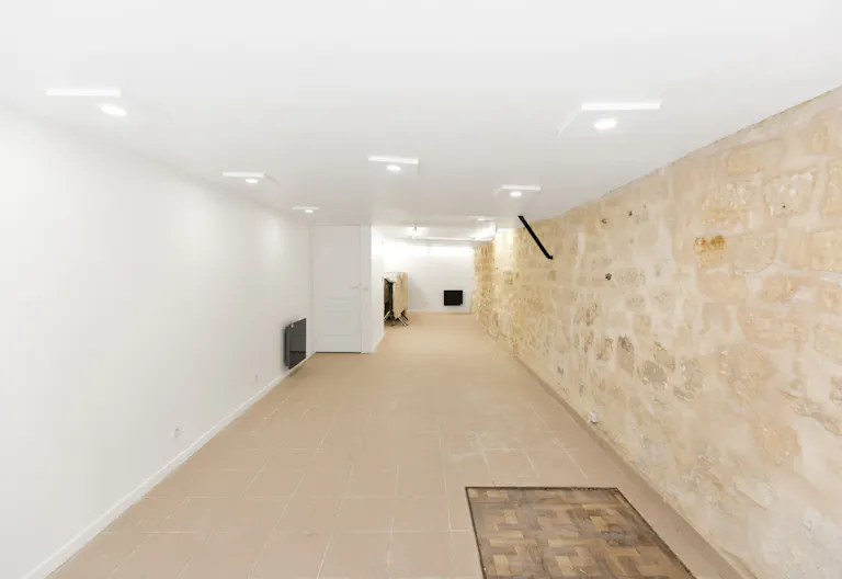 Cozy Paris 2nd Retail Space - Image 1