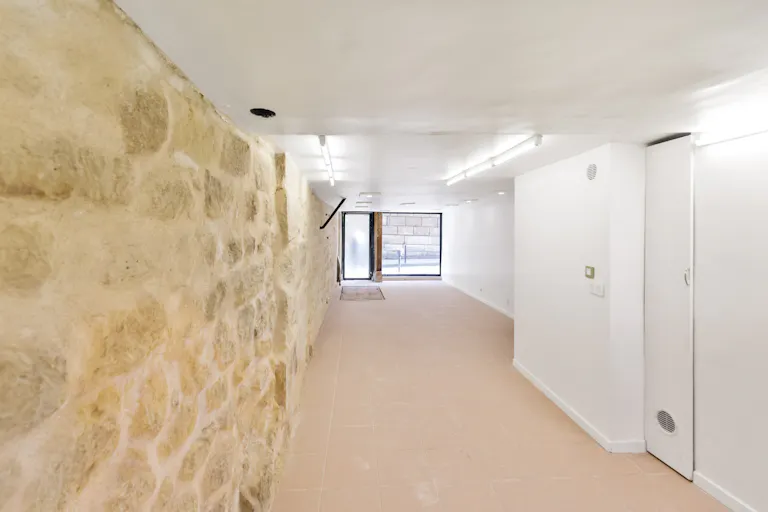 Cozy Paris 2nd Retail Space - Image 2