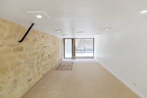 Cozy Paris 2nd Retail Space - Image 3