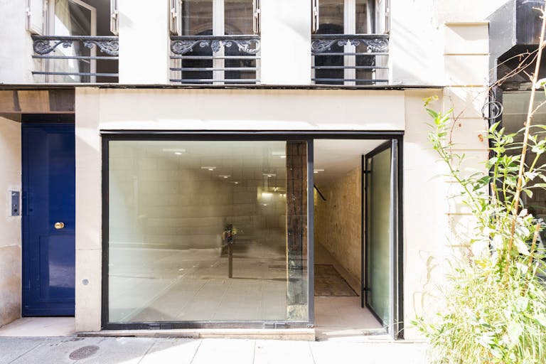 Cozy Paris 2nd Retail Space - Image 4