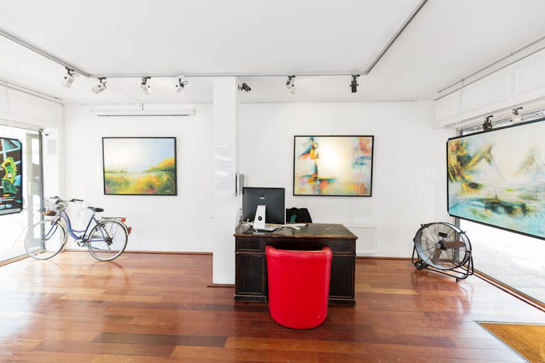 Characterful Faubourg Saint Germain Gallery Space - Image 1