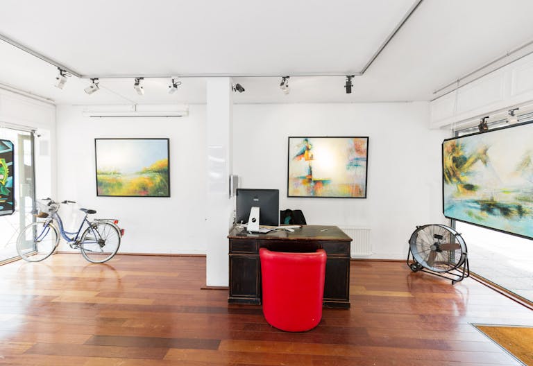 Characterful Faubourg Saint Germain Gallery Space - Image 1
