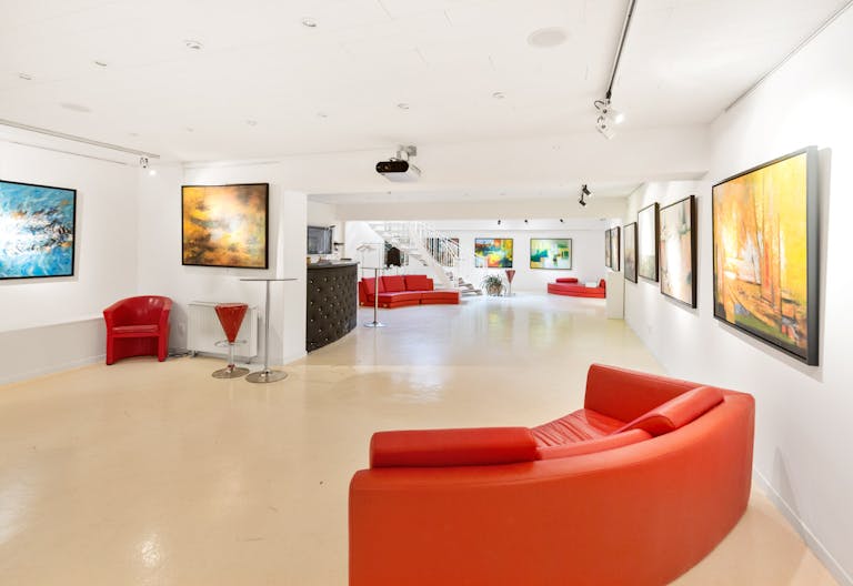 Characterful Faubourg Saint Germain Gallery Space - Image 3