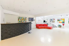 Characterful Faubourg Saint Germain Gallery Space - Image 6