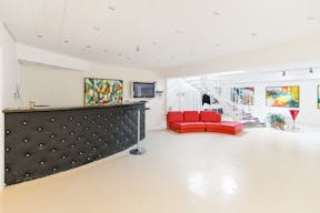 Characterful Faubourg Saint Germain Gallery Space - Image 6