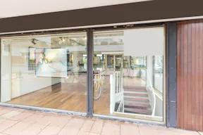 Characterful Faubourg Saint Germain Gallery Space - Image 9