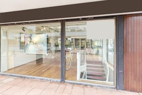 Characterful Faubourg Saint Germain Gallery Space - Image 9