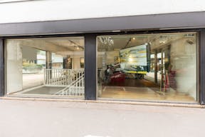 Characterful Faubourg Saint Germain Gallery Space - Image 11