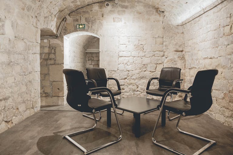 Generous Space in Passage Choiseul - Image 4