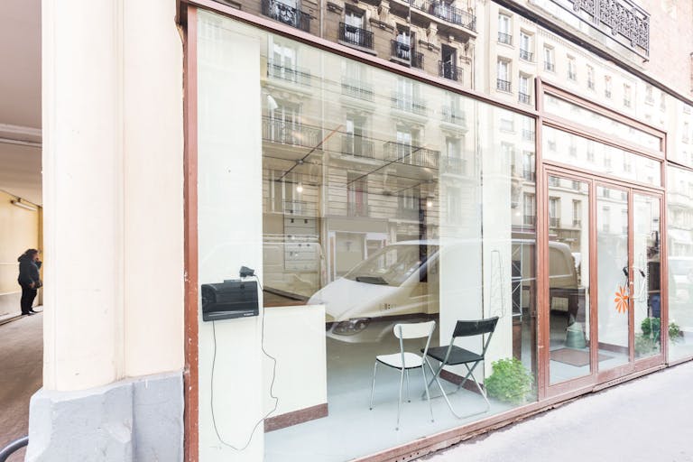 Bright Canal St-Martin Boutique - Image 1