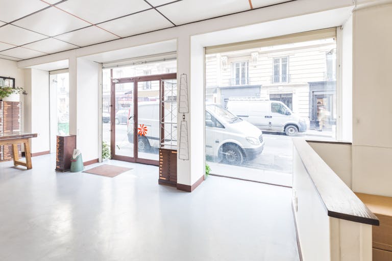 Bright Canal St-Martin Boutique - Image 3