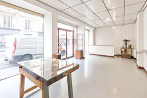 Bright Canal St-Martin Boutique - Image 4