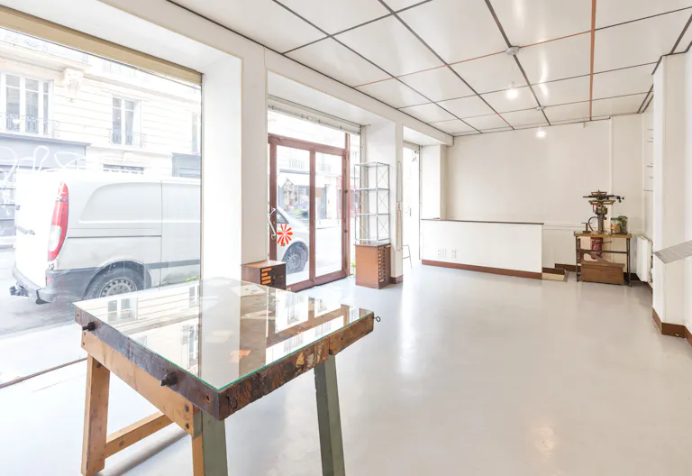 Bright Canal St-Martin Boutique - Image 4