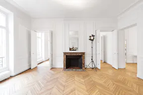 Incredible Saint-Honore Showroom - Image 2