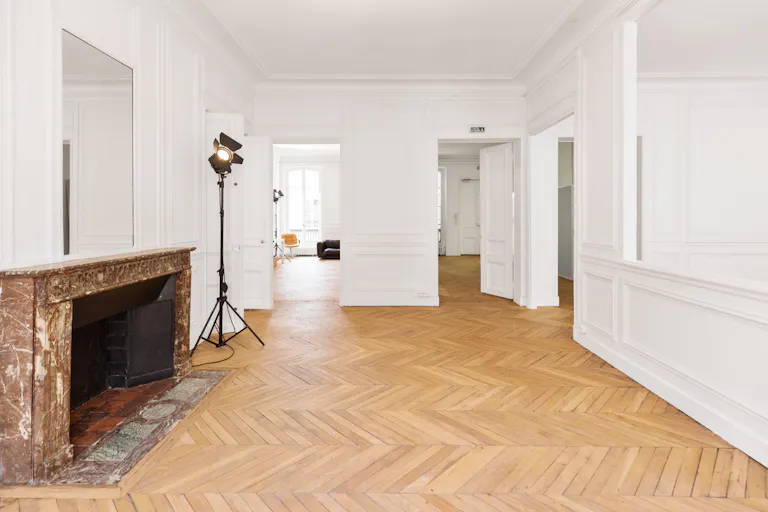 Incredible Saint-Honore Showroom - Image 3