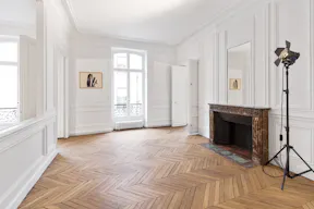 Incredible Saint-Honore Showroom - Image 4