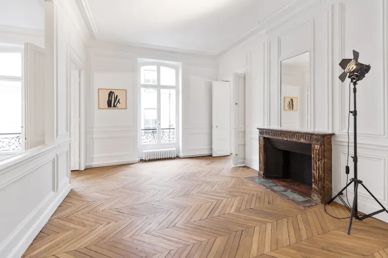 Incredible Saint-Honore Showroom - Image 4