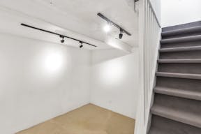 Denfert | Small Pop-Up Space / Gallery for Rent - Image 10