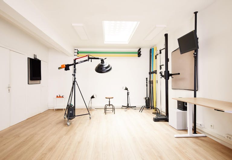 ? Studio photo & vid�o � Paris 16 - 80 m2 pens� pour votre cr�ativit� ? - Image 0