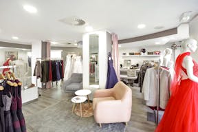 Pretty Boutique Near Nation - Image 3