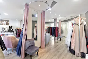 Pretty Boutique Near Nation - Image 6
