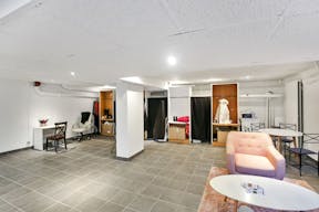 Pretty Boutique Near Nation - Image 7