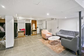 Pretty Boutique Near Nation - Image 8