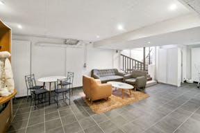 Pretty Boutique Near Nation - Image 9