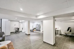 Pretty Boutique Near Nation - Image 11