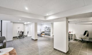 Pretty Boutique Near Nation - Image 11