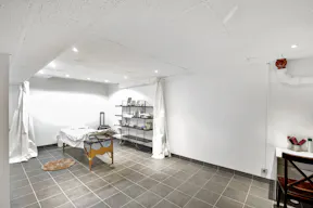 Pretty Boutique Near Nation - Image 12