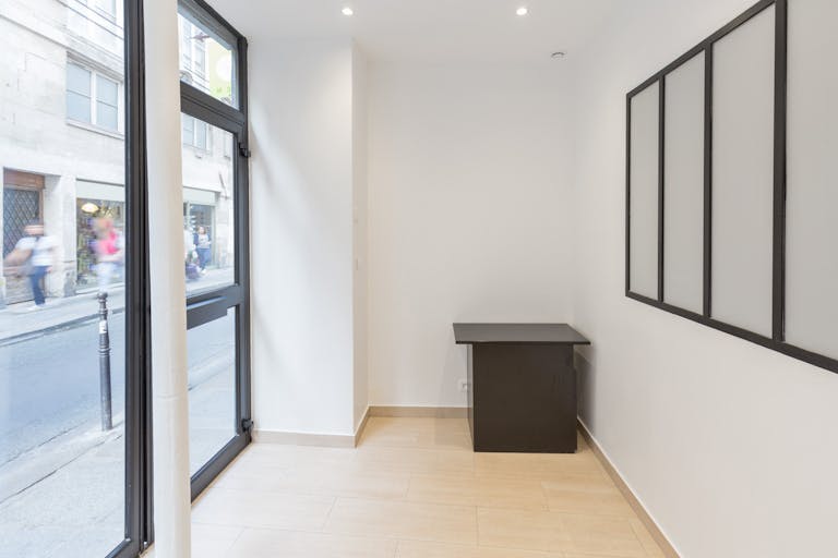 Cozy Le Marais Boutique - Image 2