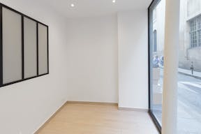 Cozy Le Marais Boutique - Image 3